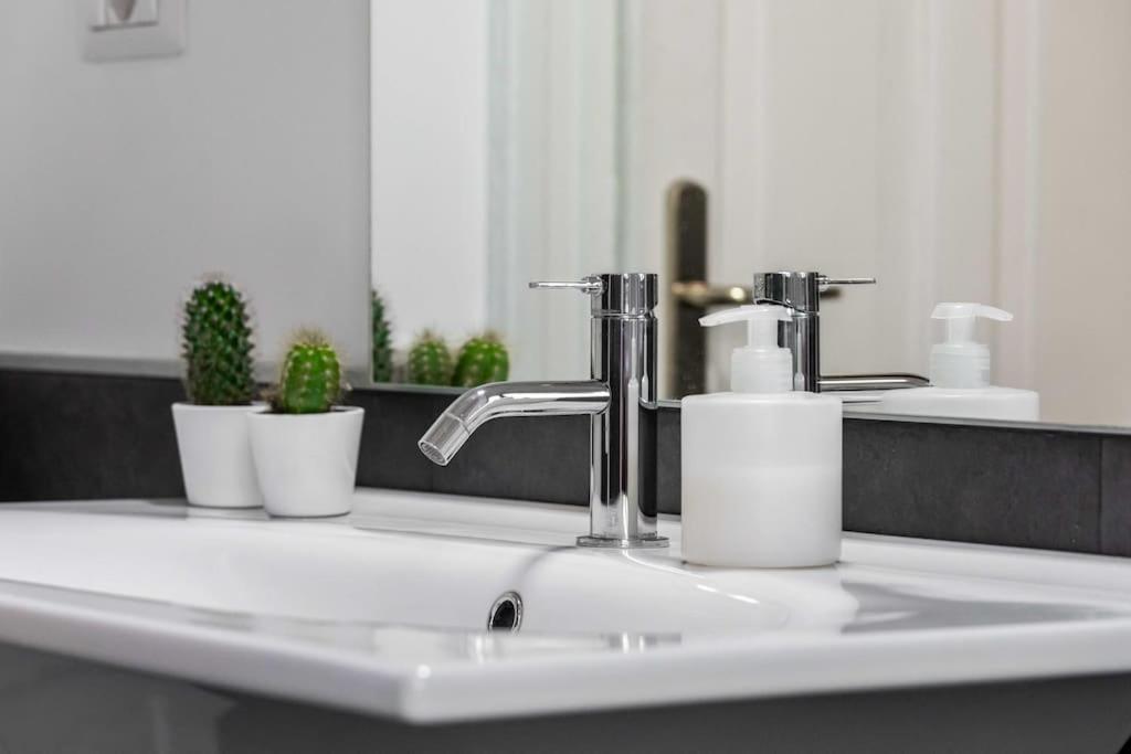 Appartamento Bilocale Zara - Stazione Centrale - Isola Design District Mediolan Zewnętrze zdjęcie
